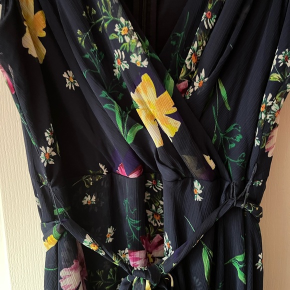 Selling high-low navy with flowers dress, DKNY, comfortable - Picture 4 of 4